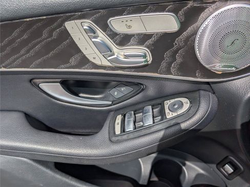 Used 2018 Mercedes-Benz GLC 300 4MATIC w/ Multimedia Package image 15