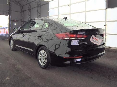 Used 2017 Hyundai Elantra SE FWD image 2