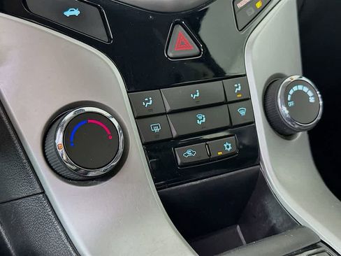 Used 2015 Chevrolet Cruze LT image 17