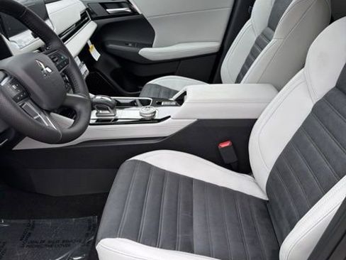 New 2026 Mitsubishi Outlander AWD image 3