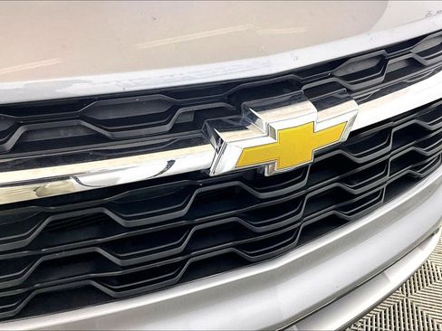 Used 2025 Chevrolet Trax LT w/ LT Convenience Package FWD image 23