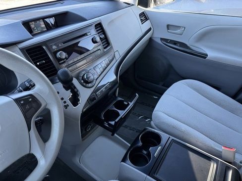 Used 2013 Toyota Sienna LE image 15