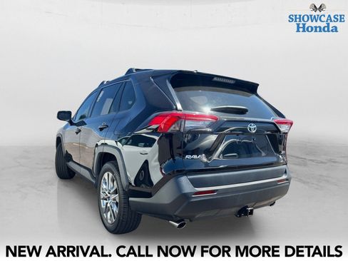 Used 2020 Toyota RAV4 XLE Premium FWD image 2