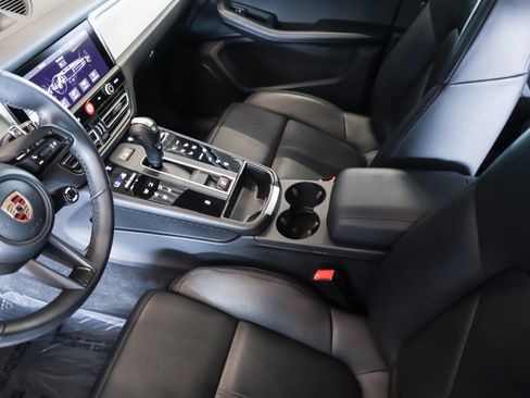 Certified 2026 Porsche Macan AWD/4WD image 20