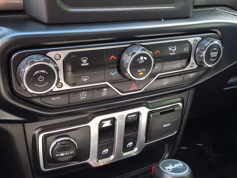 Used 2019 Jeep Wrangler Sport AWD/4WD image 14