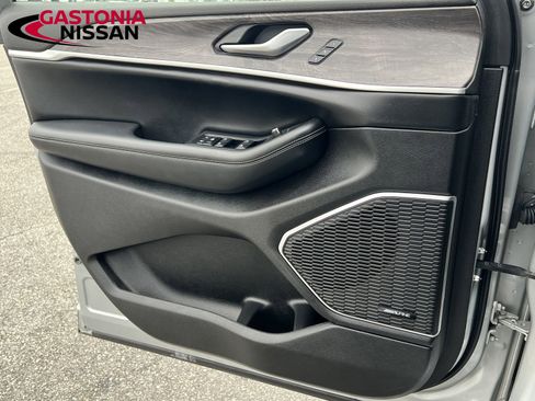 Used 2022 Jeep Grand Cherokee Limited 4xe image 23