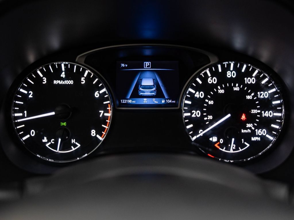 Used 2018 Nissan Pathfinder SL FWD image 31