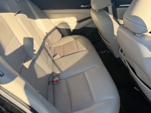 Used 2019 Nissan Altima 2.5 Platinum image 9