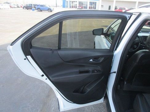 Used 2022 Chevrolet Equinox RS image 19