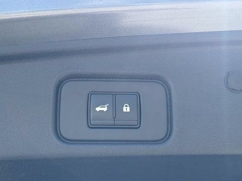 Used 2025 Nissan Pathfinder SL AWD/4WD image 33