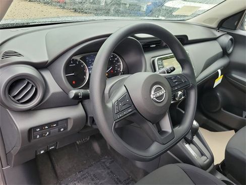 New 2025 Nissan Kicks Play S image 6