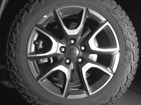 Used 2025 Jeep Compass Trailhawk AWD/4WD image 12