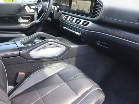 Used 2026 Mercedes-Benz GLE 580 4MATIC w/ Driver Assistance Package image 21