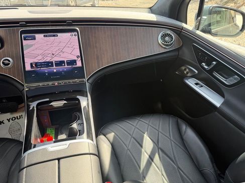Used 2023 Mercedes-Benz EQE 500 4MATIC SUV image 25