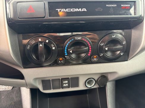 Used 2015 Toyota Tacoma 4x4 Access Cab V6 w/ TRD Sport Package image 25