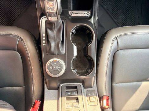 Used 2025 Ford Bronco Outer Banks AWD/4WD image 26
