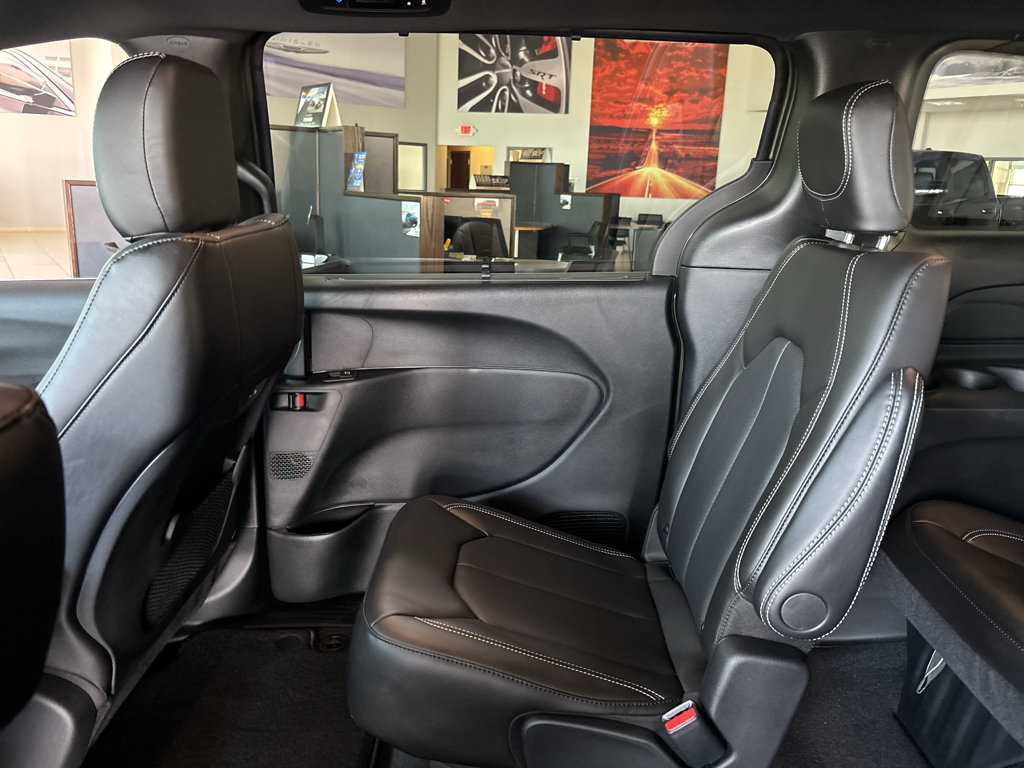 New 2027 Chrysler Pacifica Select FWD image 13