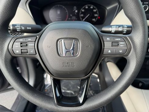 Used 2025 Honda HR-V LX image 19
