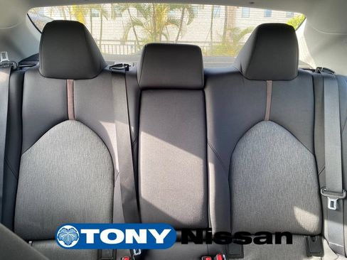 Used 2018 Toyota Camry LE FWD image 16