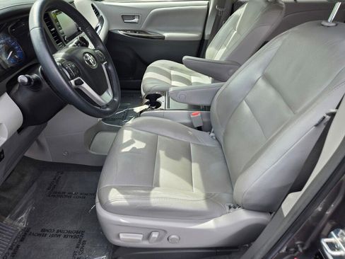 Used 2018 Toyota Sienna XLE w/ XLE Navigation Package image 14