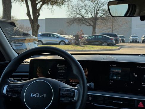 Used 2025 Kia K5 LXS image 35