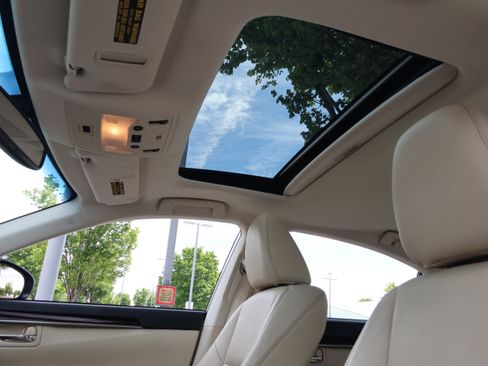 Used 2013 Lexus ES 350 w/ Luxury Pkg FWD image 33