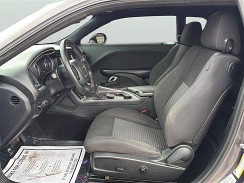 Used 2016 Dodge Challenger SXT RWD image 11