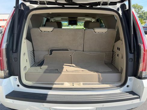 Used 2019 Cadillac Escalade Luxury AWD/4WD image 27