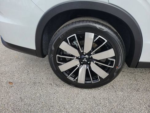 New 2026 Mitsubishi Outlander SE FWD image 5
