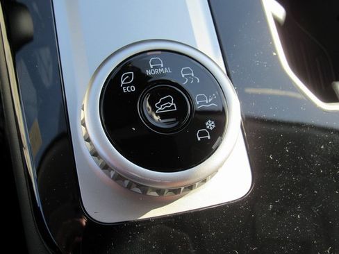 New 2025 Mitsubishi Outlander SE image 22