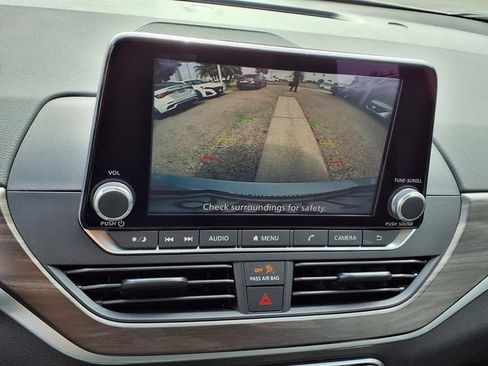 Used 2024 Nissan Altima 2.5 SV FWD image 6