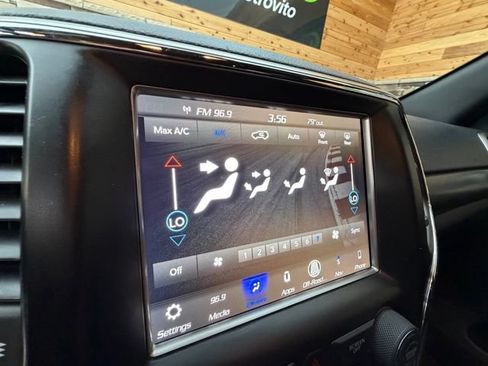 Used 2018 Jeep Grand Cherokee Laredo AWD/4WD image 24