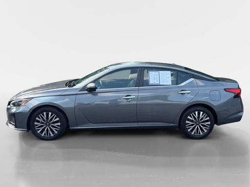 Used 2025 Nissan Altima 2.5 SV FWD image 7