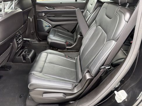 Used 2022 Jeep Grand Cherokee L Overland w/ Luxury Tech Group IV AWD/4WD image 26