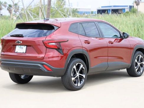 Used 2024 Chevrolet Trax RS FWD image 8