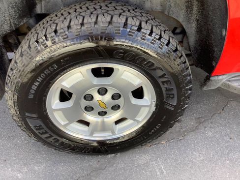 Used 2013 Chevrolet Suburban LS image 22