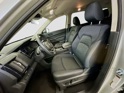 Used 2025 Nissan Pathfinder SV AWD/4WD image 13