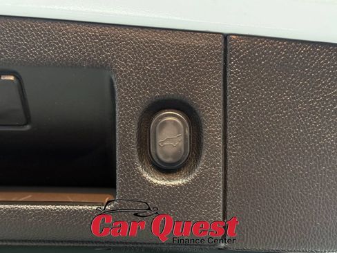 Used 2017 GMC Yukon SLT AWD/4WD image 16