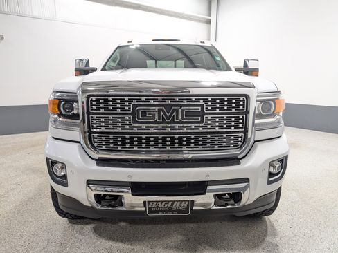 Used 2018 GMC Sierra 2500 Denali image 8