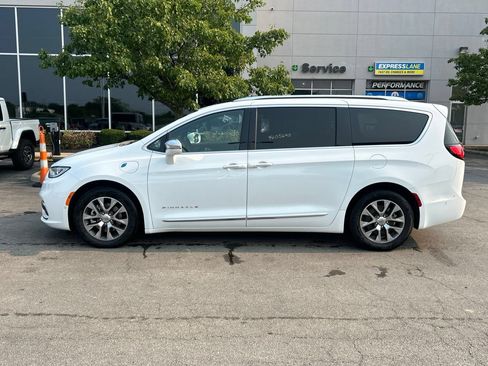 Used 2024 Chrysler Pacifica Pinnacle FWD image 6
