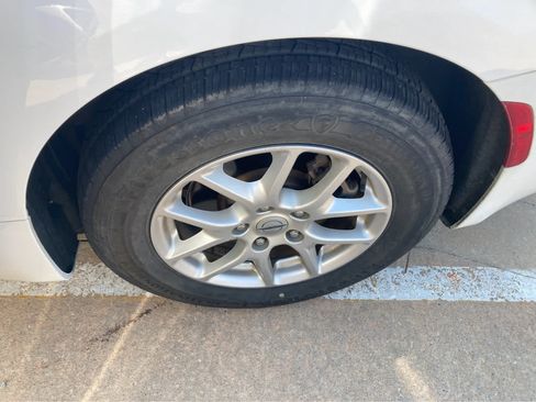Used 2022 Chrysler Voyager LX FWD image 2