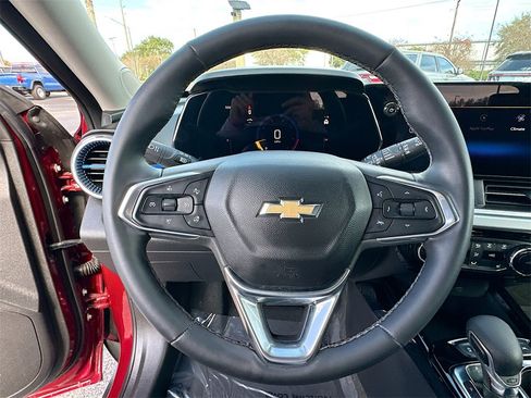 Certified 2025 Chevrolet Trax LT w/ Driver Confidence Package image 11