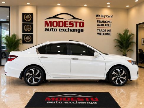 Used 2017 Honda Accord EX image 2