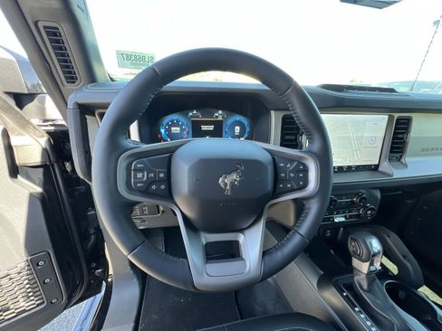 New 2025 Ford Bronco Outer Banks w/ Sasquatch Package AWD/4WD image 24