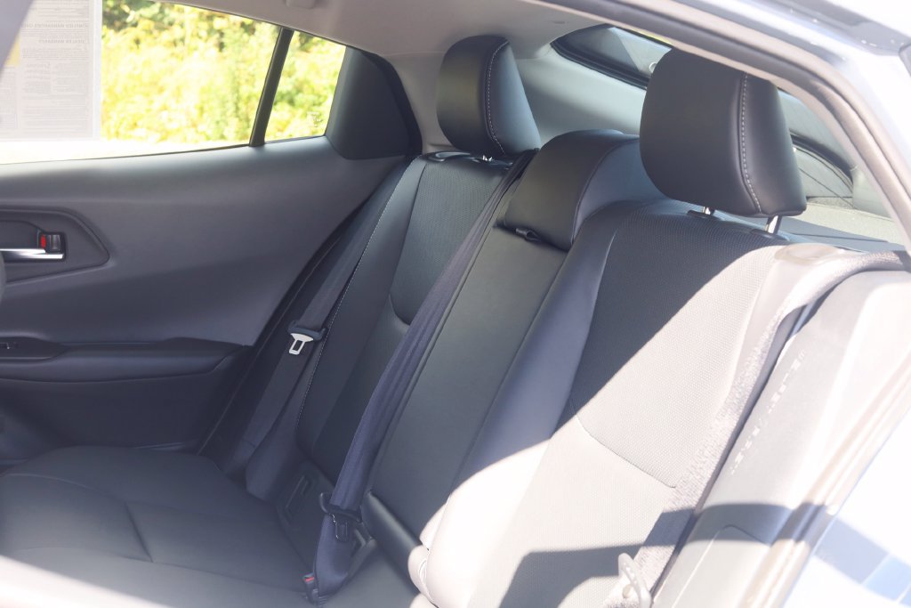 Used 2026 Toyota Prius XLE FWD image 18