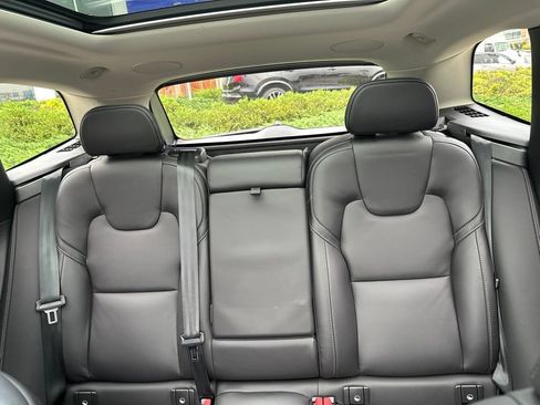 Used 2024 Volvo XC60 B5 Ultimate w/ Protection Package Premier AWD/4WD image 36