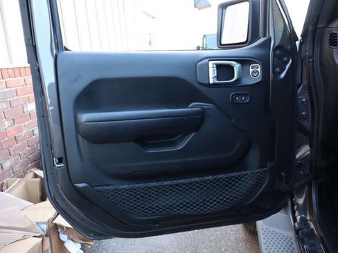 Used 2018 Jeep Wrangler Unlimited Rubicon image 10