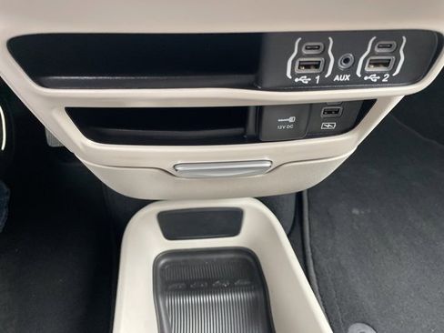 Used 2022 Chrysler Pacifica Touring-L image 29
