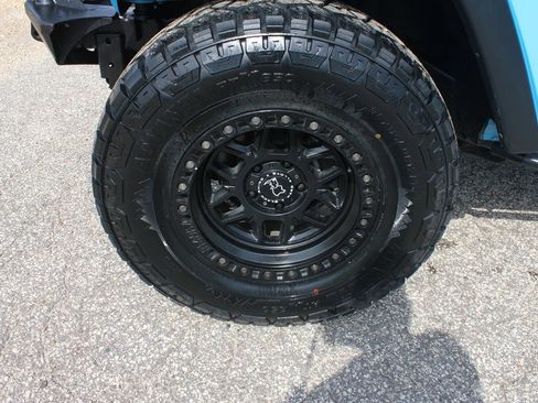 Used 2018 Jeep Wrangler Rubicon w/ Cold Weather Group image 41