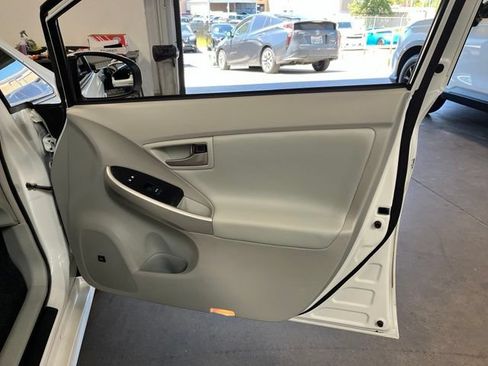 Used 2015 Toyota Prius Five w/ Advanced Technology Package FWD image 12